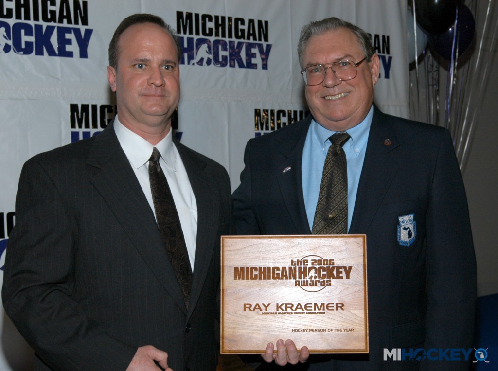 Ray Kraemer accepts his 2005 Michigan Hockey Person of the Year award from Perani's Mike Sanders. (Photo from the MiHockey archives)